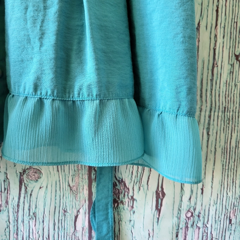 Emerald Ruffled Yoke Bib Ribbon Dress - Picture 5 of 8